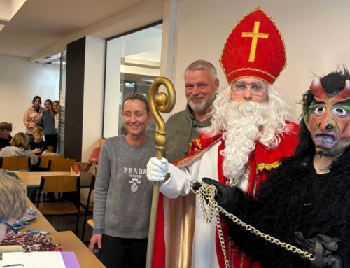 Nikolaus zu Besuch im Gymnasium